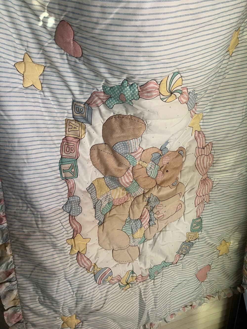 Teddy Bear Baby Quilt Pastel Nursery Comforter Ruffled Edge 47” x 36”